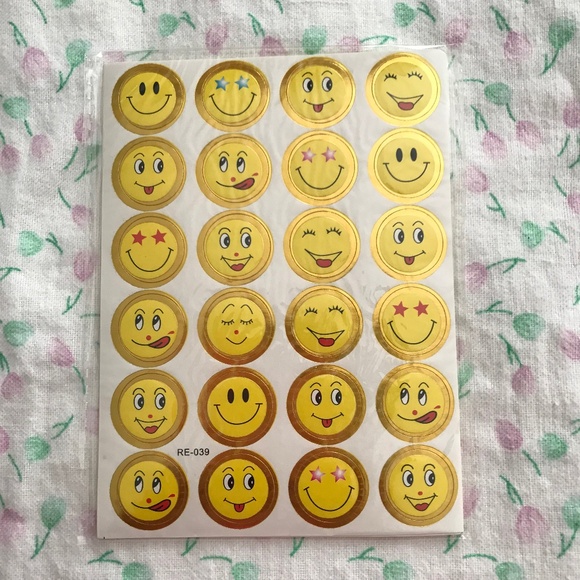 NEW 240 Pcs 10 Sheets Goofy Smiley Face Sticker Set - Picture 1 of 2